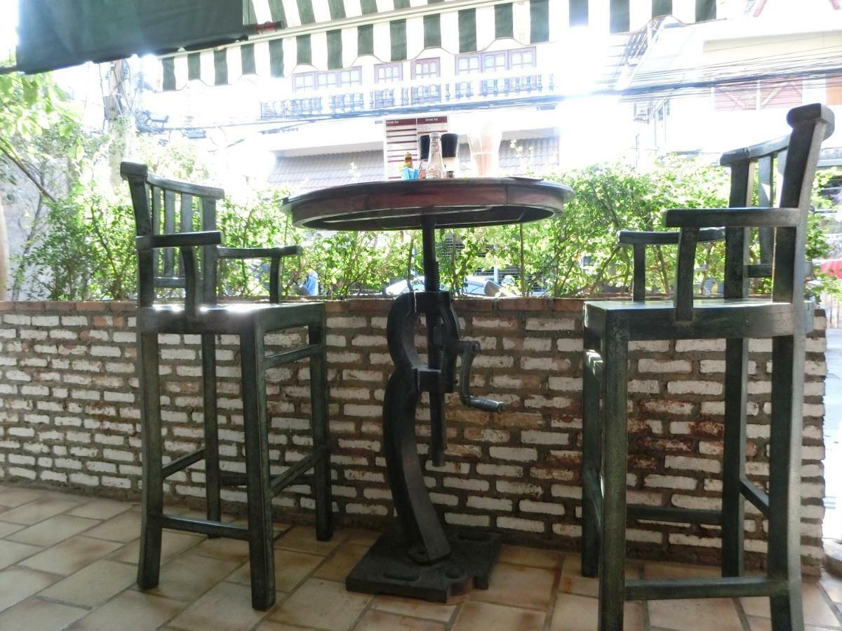 מלון צ'יאנג מאי The Travellers Arms מראה חיצוני תמונה
