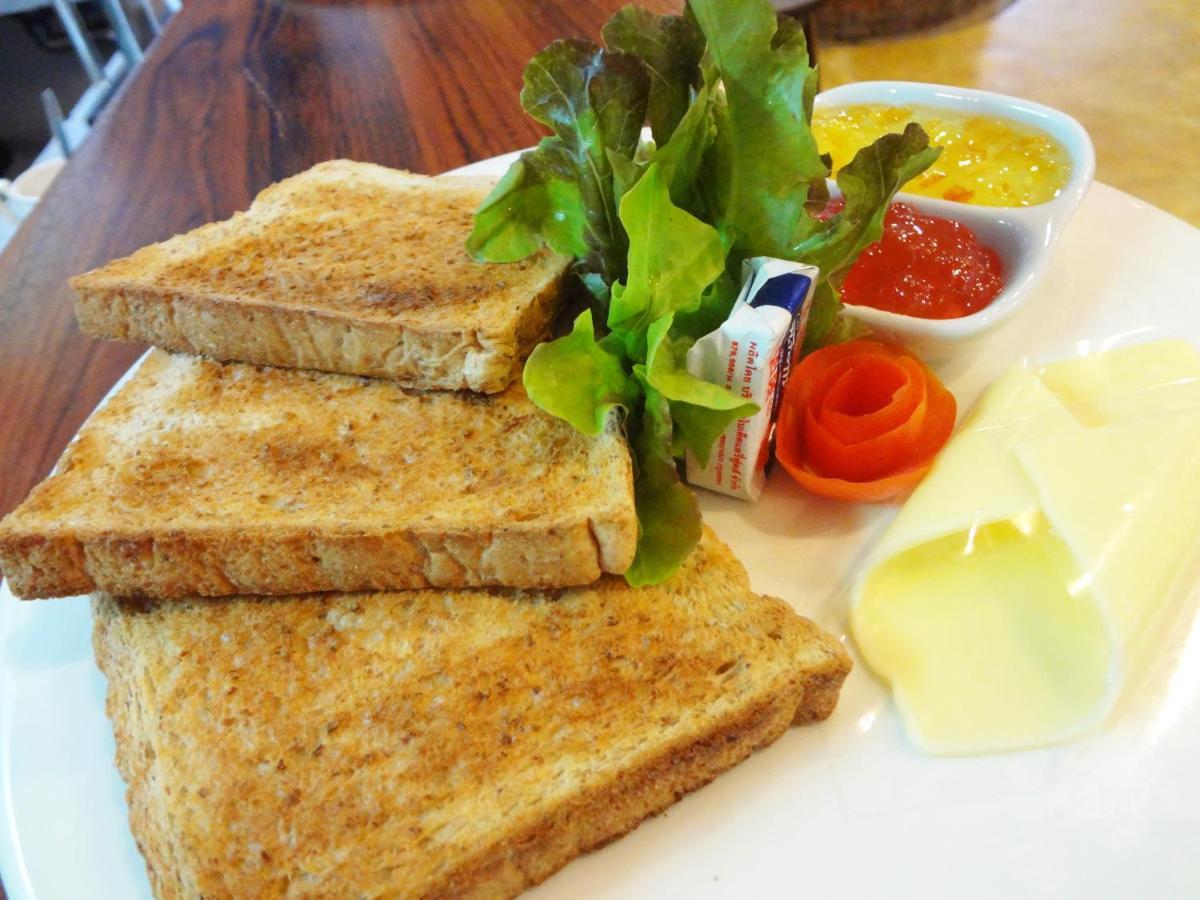 מלון צ'יאנג מאי The Travellers Arms מראה חיצוני תמונה